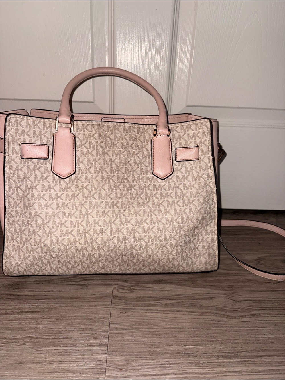 Michael Kors Cream and Pale Pink Signature Satchel - Picture 3 of 7